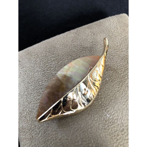 Liz Claiborne Gold Tone Leaf Abalone Shell Inlay Brooch Vintage - Picture 1 of 6